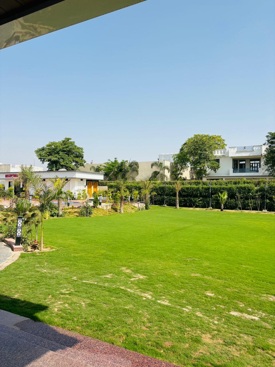 Lawn grand